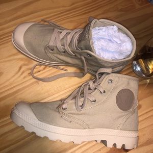 Palladium Canvas boots